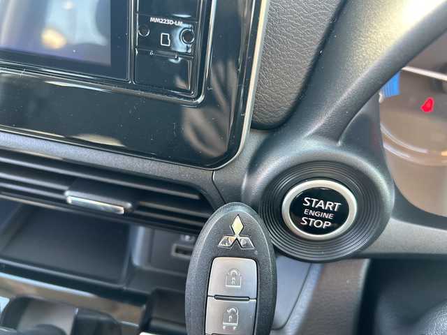 三菱 ｅＫクロス G プレミアム 石川県 2024(令6)年 0.3万km チタニウムグレーメタリック 純正９インチメモリナビ/Bluetooth/フルセグTV/MIパイロット/全方位カメラ/シートヒーター /ステアリングヒーター/４WD/デジタルインナーミラー/ワンオーナー/前後コーナーセンサー /純正１５インチアルミ/オートライト/LEDヘッドライト/踏み間違い防止