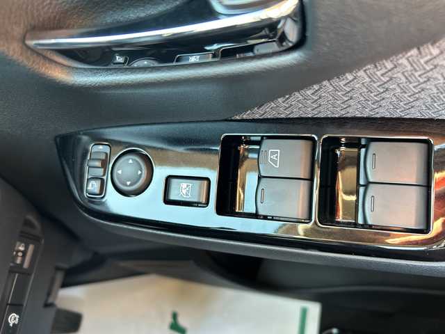 三菱 ｅＫクロス G プレミアム 石川県 2024(令6)年 0.3万km チタニウムグレーメタリック 純正９インチメモリナビ/Bluetooth/フルセグTV/MIパイロット/全方位カメラ/シートヒーター /ステアリングヒーター/４WD/デジタルインナーミラー/ワンオーナー/前後コーナーセンサー /純正１５インチアルミ/オートライト/LEDヘッドライト/踏み間違い防止