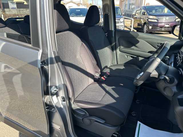 三菱 ｅＫクロス G プレミアム 石川県 2024(令6)年 0.3万km チタニウムグレーメタリック 純正９インチメモリナビ/Bluetooth/フルセグTV/MIパイロット/全方位カメラ/シートヒーター /ステアリングヒーター/４WD/デジタルインナーミラー/ワンオーナー/前後コーナーセンサー /純正１５インチアルミ/オートライト/LEDヘッドライト/踏み間違い防止