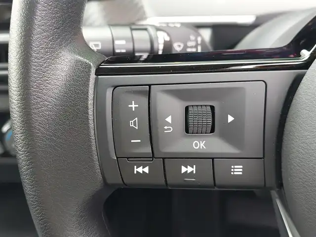 日産 ノート X 東京都 2023(令5)年 0.8万km ピュアホワイトパール 全方位運転支援システム/・エマージェンシーブレーキ/・踏み間違い衝突防止アシスト/・車線逸脱防止支援/・ハイビームアシスト/・コーナーセンサー/プッシュスタート/純正ナビ/フルセグTV/バックカメラ/ETC/ドライブレコーダー/LEDヘッドライト/ドアバイザー/16インチ純正アルミホイール