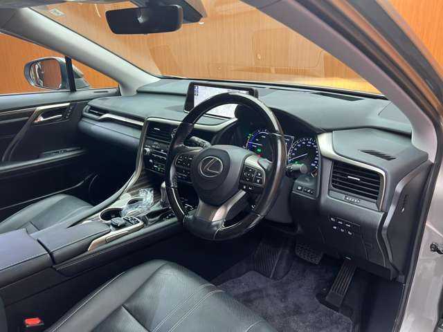 レクサス ＲＸ 450h バージョンL 千葉県 2016(平28)年 3.7万km ソニックチタニウム パノラマＳＲ　/三眼ＬＥＤ　/ＬＳＳ　/ナビ　/３６０°カメラ　/レーダークルーズ　/黒革　/シートヒーター　/ベンチレーション　/ＨＵＤ　/ＢＳＭ　/オートハイビーム　/ＣＤ　/ＤＶＤ　/Ｂｌｕ－ｒａｙ再生　/電動リアゲート