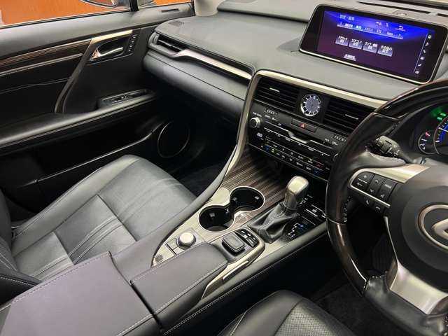レクサス ＲＸ 450h バージョンL 千葉県 2016(平28)年 3.7万km ソニックチタニウム パノラマＳＲ　/三眼ＬＥＤ　/ＬＳＳ　/ナビ　/３６０°カメラ　/レーダークルーズ　/黒革　/シートヒーター　/ベンチレーション　/ＨＵＤ　/ＢＳＭ　/オートハイビーム　/ＣＤ　/ＤＶＤ　/Ｂｌｕ－ｒａｙ再生　/電動リアゲート