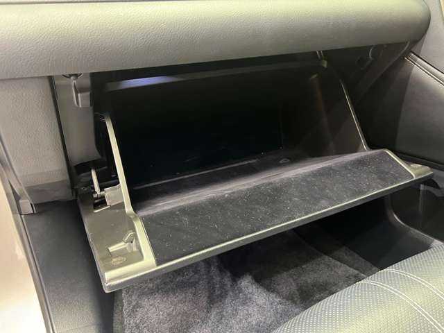 レクサス ＲＸ 450h バージョンL 千葉県 2016(平28)年 3.7万km ソニックチタニウム パノラマＳＲ　/三眼ＬＥＤ　/ＬＳＳ　/ナビ　/３６０°カメラ　/レーダークルーズ　/黒革　/シートヒーター　/ベンチレーション　/ＨＵＤ　/ＢＳＭ　/オートハイビーム　/ＣＤ　/ＤＶＤ　/Ｂｌｕ－ｒａｙ再生　/電動リアゲート