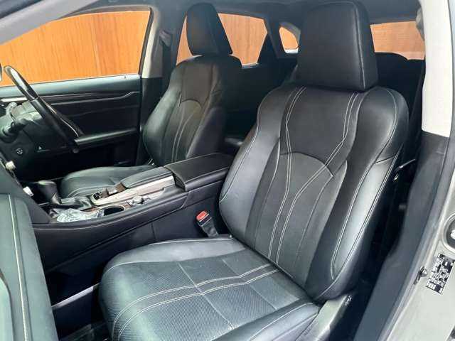 レクサス ＲＸ 450h バージョンL 千葉県 2016(平28)年 3.7万km ソニックチタニウム パノラマＳＲ　/三眼ＬＥＤ　/ＬＳＳ　/ナビ　/３６０°カメラ　/レーダークルーズ　/黒革　/シートヒーター　/ベンチレーション　/ＨＵＤ　/ＢＳＭ　/オートハイビーム　/ＣＤ　/ＤＶＤ　/Ｂｌｕ－ｒａｙ再生　/電動リアゲート