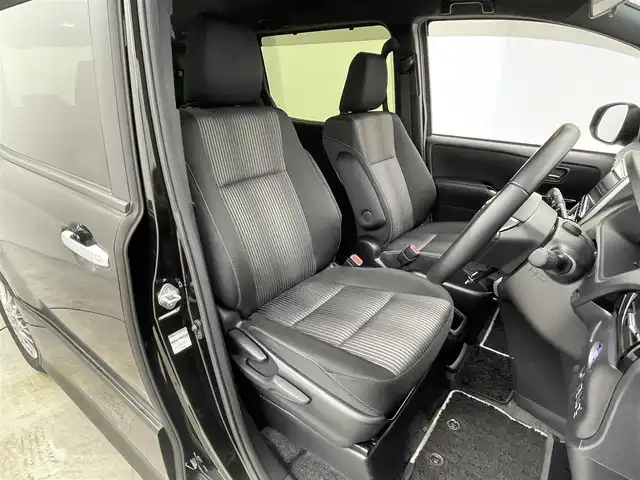 トヨタ ヴォクシー ハイブリッド ZS 煌Ⅱ 群馬県 2020(令2)年 2.7万km 黒 純正９型ナビ/１２．１型後席モニター/両側パワスラ/バックカメラ/前ドラレコ　/クルコン/ＡＨＢ/シートヒーター/アイドリングストップ/後コーナーセンサー　/ビルトインＥＴＣ　/スペアキー　/純正アルミホイール/衝突被害軽減システム/禁煙車/ＬＥＤヘッド