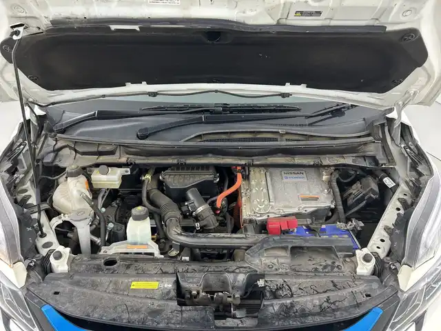 日産 セレナ e－パワー ハイウェイスター V 愛知県 2018(平30)年 7.6万km ブリリアントホワイトパール 2トーン 禁煙車/純正9インチディーラーオプションナビ/・フルセグTV/・Bluetooth/・DVD再生/セーフティパックB/・プロパイロット/・インテリジェントルームミラー/・インテリジェントアラウンドビューモニター/・電動パーキングブレーキ/・オートホールド/ビルトインETC/純正ドライブレコーダー/ハンズフリー両側パワースライドドア/LEDヘッドランプ/ハイビームアシスト/革巻きステアリング/ステアリングスイッチ/シートバックポケット/2列目ロングスライドシート/パーソナルテーブル/USB充電（2列目3列目）/インテリジェントキー/ステアリングヒーター