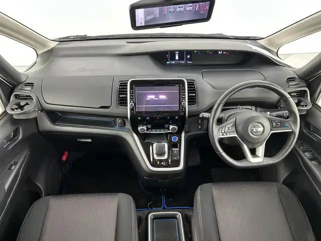 日産 セレナ e－パワー ハイウェイスター V 愛知県 2018(平30)年 7.6万km ブリリアントホワイトパール 2トーン 禁煙車/純正9インチディーラーオプションナビ/・フルセグTV/・Bluetooth/・DVD再生/セーフティパックB/・プロパイロット/・インテリジェントルームミラー/・インテリジェントアラウンドビューモニター/・電動パーキングブレーキ/・オートホールド/ビルトインETC/純正ドライブレコーダー/ハンズフリー両側パワースライドドア/LEDヘッドランプ/ハイビームアシスト/革巻きステアリング/ステアリングスイッチ/シートバックポケット/2列目ロングスライドシート/パーソナルテーブル/USB充電（2列目3列目）/インテリジェントキー/ステアリングヒーター