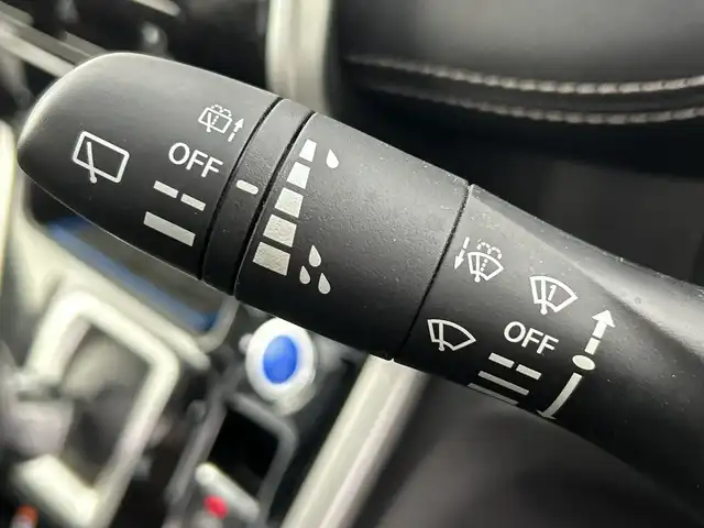 日産 セレナ e－パワー ハイウェイスター V 愛知県 2018(平30)年 7.6万km ブリリアントホワイトパール 2トーン 禁煙車/純正9インチディーラーオプションナビ/・フルセグTV/・Bluetooth/・DVD再生/セーフティパックB/・プロパイロット/・インテリジェントルームミラー/・インテリジェントアラウンドビューモニター/・電動パーキングブレーキ/・オートホールド/ビルトインETC/純正ドライブレコーダー/ハンズフリー両側パワースライドドア/LEDヘッドランプ/ハイビームアシスト/革巻きステアリング/ステアリングスイッチ/シートバックポケット/2列目ロングスライドシート/パーソナルテーブル/USB充電（2列目3列目）/インテリジェントキー/ステアリングヒーター