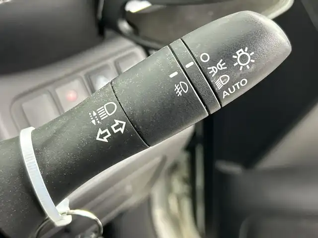 日産 セレナ e－パワー ハイウェイスター V 愛知県 2018(平30)年 7.6万km ブリリアントホワイトパール 2トーン 禁煙車/純正9インチディーラーオプションナビ/・フルセグTV/・Bluetooth/・DVD再生/セーフティパックB/・プロパイロット/・インテリジェントルームミラー/・インテリジェントアラウンドビューモニター/・電動パーキングブレーキ/・オートホールド/ビルトインETC/純正ドライブレコーダー/ハンズフリー両側パワースライドドア/LEDヘッドランプ/ハイビームアシスト/革巻きステアリング/ステアリングスイッチ/シートバックポケット/2列目ロングスライドシート/パーソナルテーブル/USB充電（2列目3列目）/インテリジェントキー/ステアリングヒーター