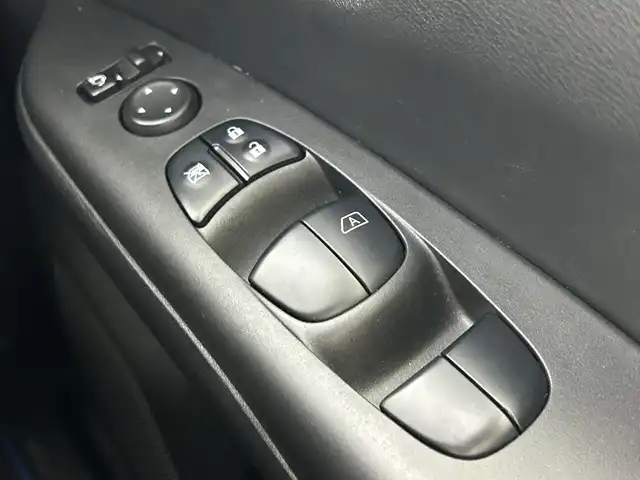 日産 セレナ e－パワー ハイウェイスター V 愛知県 2018(平30)年 7.6万km ブリリアントホワイトパール 2トーン 禁煙車/純正9インチディーラーオプションナビ/・フルセグTV/・Bluetooth/・DVD再生/セーフティパックB/・プロパイロット/・インテリジェントルームミラー/・インテリジェントアラウンドビューモニター/・電動パーキングブレーキ/・オートホールド/ビルトインETC/純正ドライブレコーダー/ハンズフリー両側パワースライドドア/LEDヘッドランプ/ハイビームアシスト/革巻きステアリング/ステアリングスイッチ/シートバックポケット/2列目ロングスライドシート/パーソナルテーブル/USB充電（2列目3列目）/インテリジェントキー/ステアリングヒーター