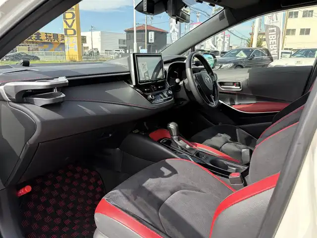 トヨタ カローラ スポーツ ハイブリッドG Z 埼玉県 2019(平31)年 8.4万km ホワイトパールクリスタルシャイン 純正ナビテレビ（NSZT-Y66T）/・DVD/CD/SD/USB/BTA/フルセグ/プリクラッシュセーフティ/先行車追随クルーズコントロール/レーンディパーチャーアラート/オートパーキングブレーキ/オートマチックハイビーム/オートヘッドライト/ステアリングヒーター/バックビューカメラ/フロントカメラ/デジタルインナーミラー/ETC2.0/カーテンエアバッグ/スマートエントリーキー/プッシュスタート
