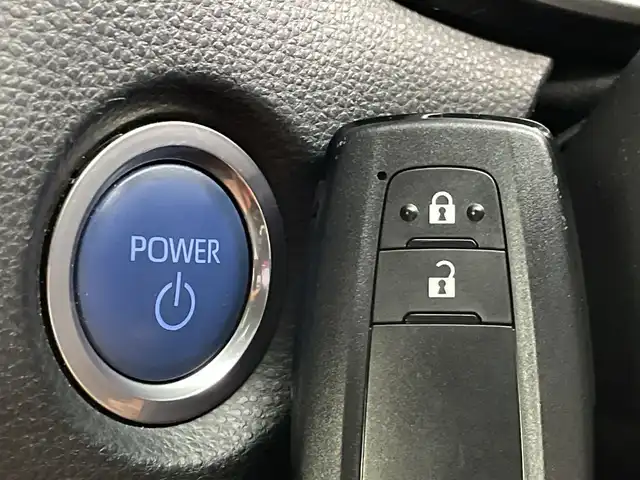 トヨタ カローラ スポーツ ハイブリッドG Z 新潟県 2019(平31)年 8.4万km ホワイトパールクリスタルシャイン 純正SDナビ【NSZT-Y66T】/　DVD/CD/SD/USB/Bluetooth/フルセグTV/プリクラッシュセーフティ/レーントレーシングアシスト/ロードサインアシスト/レーダークルーズコントロール/レーンディパーチャーアラート/ブラインドスポットモニター/オートパーキングブレーキ/オートマチックハイビーム/オートヘッドライト/前席シートヒーター/ステアリングヒーター/バックモニター/フロントカメラ/デジタルインナーミラー/ビルトインETC2.0/カーテンエアバッグ/スマートエントリーキー/プッシュスタート