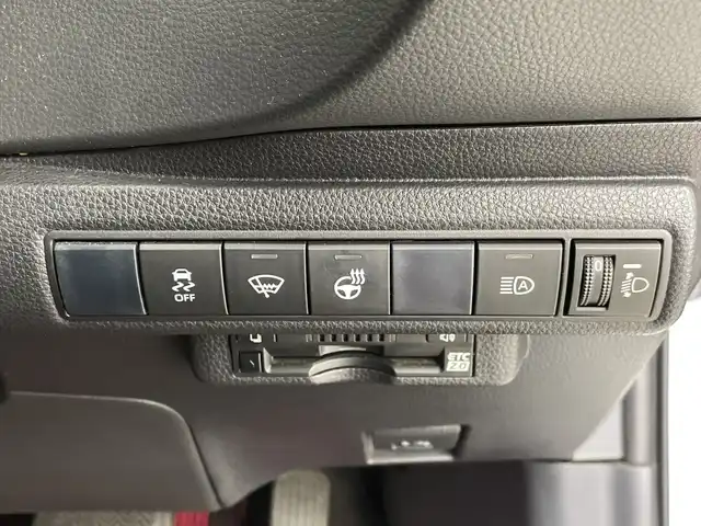 トヨタ カローラ スポーツ ハイブリッドG Z 新潟県 2019(平31)年 8.4万km ホワイトパールクリスタルシャイン 純正SDナビ【NSZT-Y66T】/　DVD/CD/SD/USB/Bluetooth/フルセグTV/プリクラッシュセーフティ/レーントレーシングアシスト/ロードサインアシスト/レーダークルーズコントロール/レーンディパーチャーアラート/ブラインドスポットモニター/オートパーキングブレーキ/オートマチックハイビーム/オートヘッドライト/前席シートヒーター/ステアリングヒーター/バックモニター/フロントカメラ/デジタルインナーミラー/ビルトインETC2.0/カーテンエアバッグ/スマートエントリーキー/プッシュスタート