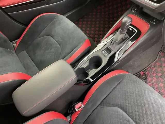 トヨタ カローラ スポーツ ハイブリッドG Z 新潟県 2019(平31)年 8.4万km ホワイトパールクリスタルシャイン 純正SDナビ【NSZT-Y66T】/　DVD/CD/SD/USB/Bluetooth/フルセグTV/プリクラッシュセーフティ/レーントレーシングアシスト/ロードサインアシスト/レーダークルーズコントロール/レーンディパーチャーアラート/ブラインドスポットモニター/オートパーキングブレーキ/オートマチックハイビーム/オートヘッドライト/前席シートヒーター/ステアリングヒーター/バックモニター/フロントカメラ/デジタルインナーミラー/ビルトインETC2.0/カーテンエアバッグ/スマートエントリーキー/プッシュスタート