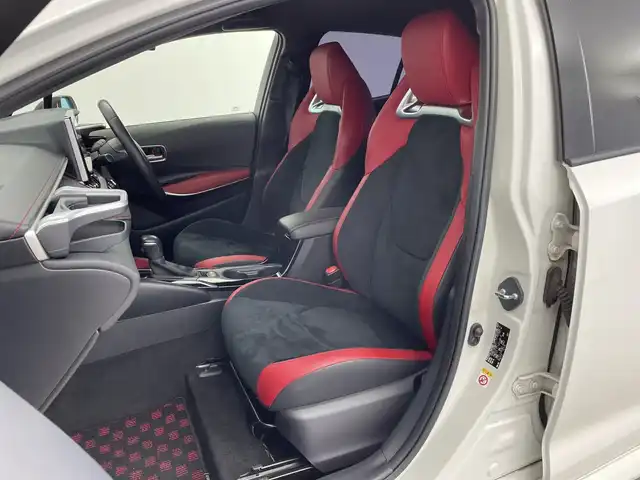 トヨタ カローラ スポーツ ハイブリッドG Z 新潟県 2019(平31)年 8.4万km ホワイトパールクリスタルシャイン 純正SDナビ【NSZT-Y66T】/　DVD/CD/SD/USB/Bluetooth/フルセグTV/プリクラッシュセーフティ/レーントレーシングアシスト/ロードサインアシスト/レーダークルーズコントロール/レーンディパーチャーアラート/ブラインドスポットモニター/オートパーキングブレーキ/オートマチックハイビーム/オートヘッドライト/前席シートヒーター/ステアリングヒーター/バックモニター/フロントカメラ/デジタルインナーミラー/ビルトインETC2.0/カーテンエアバッグ/スマートエントリーキー/プッシュスタート