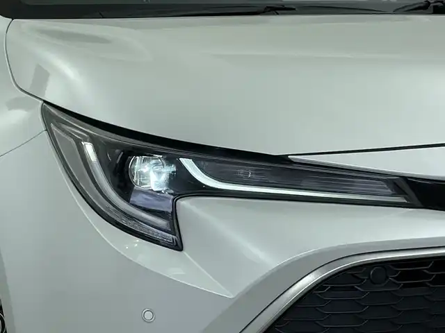 トヨタ カローラ スポーツ ハイブリッドG Z 新潟県 2019(平31)年 8.4万km ホワイトパールクリスタルシャイン 純正SDナビ【NSZT-Y66T】/　DVD/CD/SD/USB/Bluetooth/フルセグTV/プリクラッシュセーフティ/レーントレーシングアシスト/ロードサインアシスト/レーダークルーズコントロール/レーンディパーチャーアラート/ブラインドスポットモニター/オートパーキングブレーキ/オートマチックハイビーム/オートヘッドライト/前席シートヒーター/ステアリングヒーター/バックモニター/フロントカメラ/デジタルインナーミラー/ビルトインETC2.0/カーテンエアバッグ/スマートエントリーキー/プッシュスタート