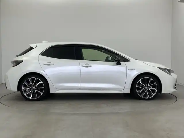 トヨタ カローラ スポーツ ハイブリッドG Z 新潟県 2019(平31)年 8.4万km ホワイトパールクリスタルシャイン 純正SDナビ【NSZT-Y66T】/　DVD/CD/SD/USB/Bluetooth/フルセグTV/プリクラッシュセーフティ/レーントレーシングアシスト/ロードサインアシスト/レーダークルーズコントロール/レーンディパーチャーアラート/ブラインドスポットモニター/オートパーキングブレーキ/オートマチックハイビーム/オートヘッドライト/前席シートヒーター/ステアリングヒーター/バックモニター/フロントカメラ/デジタルインナーミラー/ビルトインETC2.0/カーテンエアバッグ/スマートエントリーキー/プッシュスタート