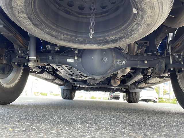 トヨタ ハイラックス Z 山口県 2018(平30)年 10万km ネビュラブルーM ワンオーナー/社外SDナビ【AVN-R8W】/・CD/DVD/USB/iPod/Bluetooth/フルセグ/外部入力/バックカメラ/スマートキー/プッシュアップスタート/純正フロアマット/17インチ純正アルミホイール/フルオートエアコン/寒冷地仕様/4WD/LEDヘッドランプ/フォグランプ/オートライト/ドアバイザー/電動格納ウインカーミラー/クルーズコントロール/横滑り防止装置/レーンアシスト/衝突被害軽減システム/取扱説明書/保証書/スタットレスタイヤ付き