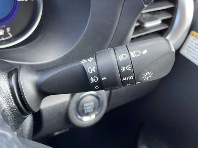 トヨタ ハイラックス Z 山口県 2018(平30)年 10万km ネビュラブルーM ワンオーナー/社外SDナビ【AVN-R8W】/・CD/DVD/USB/iPod/Bluetooth/フルセグ/外部入力/バックカメラ/スマートキー/プッシュアップスタート/純正フロアマット/17インチ純正アルミホイール/フルオートエアコン/寒冷地仕様/4WD/LEDヘッドランプ/フォグランプ/オートライト/ドアバイザー/電動格納ウインカーミラー/クルーズコントロール/横滑り防止装置/レーンアシスト/衝突被害軽減システム/取扱説明書/保証書/スタットレスタイヤ付き
