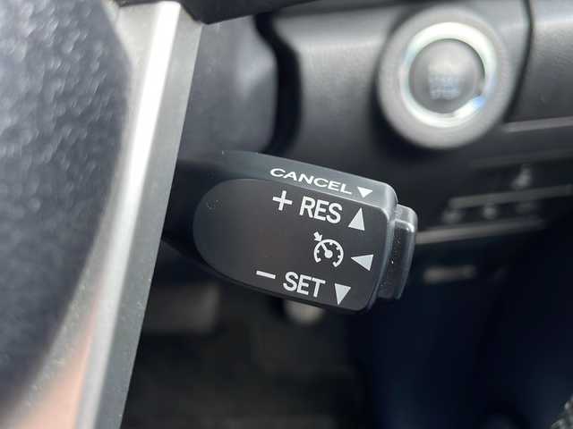 トヨタ ハイラックス Z 山口県 2018(平30)年 10万km ネビュラブルーM ワンオーナー/社外SDナビ【AVN-R8W】/・CD/DVD/USB/iPod/Bluetooth/フルセグ/外部入力/バックカメラ/スマートキー/プッシュアップスタート/純正フロアマット/17インチ純正アルミホイール/フルオートエアコン/寒冷地仕様/4WD/LEDヘッドランプ/フォグランプ/オートライト/ドアバイザー/電動格納ウインカーミラー/クルーズコントロール/横滑り防止装置/レーンアシスト/衝突被害軽減システム/取扱説明書/保証書/スタットレスタイヤ付き