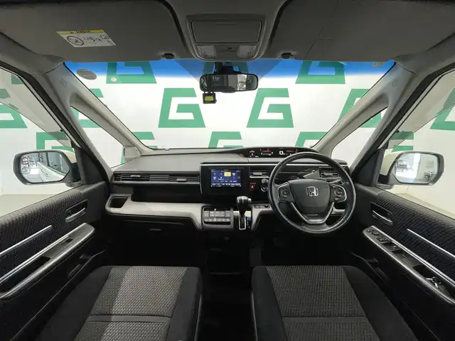 ホンダ ステップワゴン スパーダ 鹿児島県 2015(平27)年 6.6万km ホワイトオーキッドパール 禁煙車/社外ナビ【AVIC-RZ09】/（Bluetooth/フルセグTV）/社外フリップダウンモニター/バックモニター/ホンダセンシング/・衝突軽減ブレーキ/・アダプティブクルーズコントロール/・車線維持支援システム/・路外逸脱抑制機能/・誤発信抑制機能/・先行車発進お知らせ機能/・標識認識機能/両側パワースライドドア/前後ドライブレコーダー