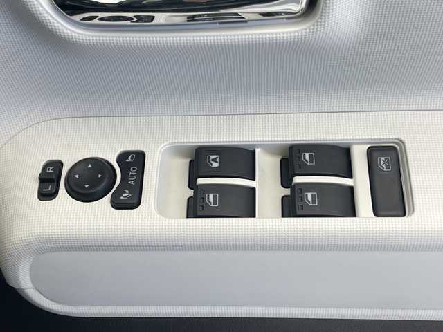 ダイハツ ムーヴ キャンバス ストライプス G 千葉県 2024(令6)年 0.1千km シャイニングホワイトパール/サンドベージュメタリック 届出済未使用車/ディスプレイオーディオ/フルセグTV/Bluetooth/USB/バックカメラ/ISOFIX/ベンチシート/シートヒーター/レーンキープアシスト/衝突被害軽減ブレーキ/パーキングアシスト/オートマチックハイビーム