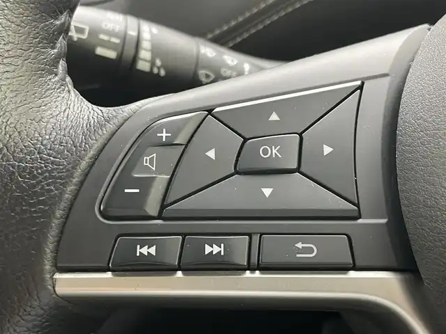 日産 セレナ ハイウェイスター Vセレクション 岡山県 2017(平29)年 6.5万km ブリリアントホワイトパール 2トーン 純正9インチナビ/・バックカメラ/・FM/AM/Bluetooth/フルセグ/CD/DVD/AUX/フリップダウンモニター/デジタルインナーミラー/プロパイロット/セーフティシステム/・エマージェンシーブレーキ/・レーンキープアシスト/・コーナーセンサー/オートホールド/ISOFIX/ステアリングスイッチ/チルトステアリング/シートリフター/社外ドアバイザー/ハンズフリー付両側パワースライドドア/前方ドライブレコーダー/ETC/純正16インチアルミ/純正フロアマット/新車保証書/取扱説明書