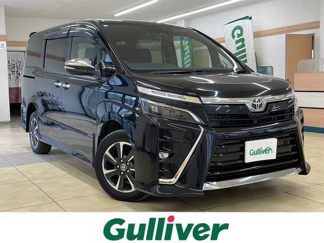 トヨタ ヴォクシー ZS 煌Ⅱ 道央・札幌 2020(令2)年 4.1万km ブラック ・ワンオーナー/・4WD/・寒冷地仕様/・社外ナビ/フルセグTV/DVD/CD/SD/BT/・バックカメラ/・リヤフリップダウンモニター/・両側パワースライドドア/・社外エンジンスターター/・プリクラッシュセーフティ/・クルーズコントロール/・レーンディパーチャーアラート/・パーキングサポートブレーキ/・クリアランスソナー/・オートマチックハイビーム/・アイドリングストップ/・ワイパーデアイサー/・ETC/・横滑り防止/・LEDヘッドライト/・LEDフォグ/・プッシュスタート/・スマートキー/・ドアバイザー/・電格ミラー/・冬タイヤ社外15インチAW積込
