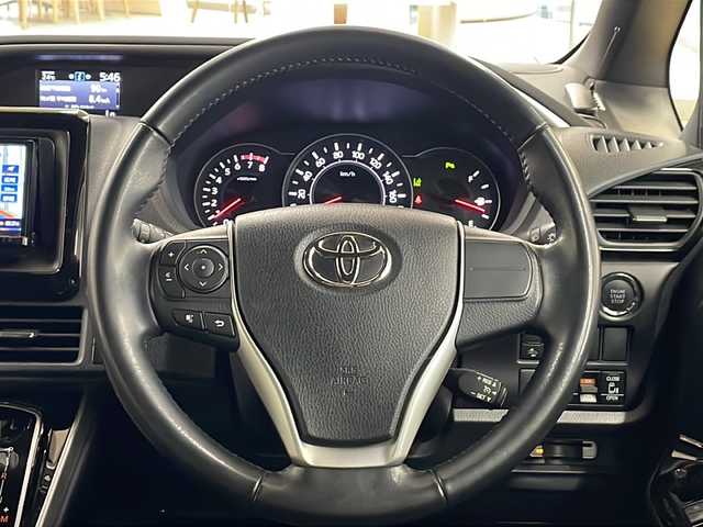 トヨタ ヴォクシー ZS 煌Ⅱ 道央・札幌 2020(令2)年 4.1万km ブラック ・ワンオーナー/・4WD/・寒冷地仕様/・社外ナビ/フルセグTV/DVD/CD/SD/BT/・バックカメラ/・リヤフリップダウンモニター/・両側パワースライドドア/・社外エンジンスターター/・プリクラッシュセーフティ/・クルーズコントロール/・レーンディパーチャーアラート/・パーキングサポートブレーキ/・クリアランスソナー/・オートマチックハイビーム/・アイドリングストップ/・ワイパーデアイサー/・ETC/・横滑り防止/・LEDヘッドライト/・LEDフォグ/・プッシュスタート/・スマートキー/・ドアバイザー/・電格ミラー/・冬タイヤ社外15インチAW積込