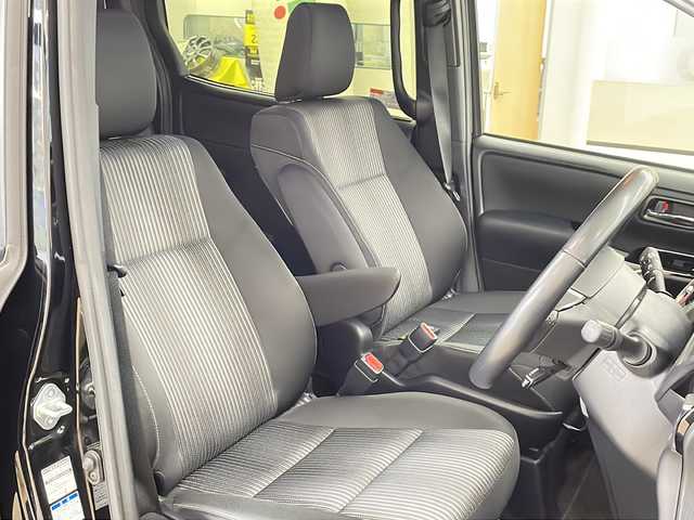 トヨタ ヴォクシー ZS 煌Ⅱ 道央・札幌 2020(令2)年 4.1万km ブラック ・ワンオーナー/・4WD/・寒冷地仕様/・社外ナビ/フルセグTV/DVD/CD/SD/BT/・バックカメラ/・リヤフリップダウンモニター/・両側パワースライドドア/・社外エンジンスターター/・プリクラッシュセーフティ/・クルーズコントロール/・レーンディパーチャーアラート/・パーキングサポートブレーキ/・クリアランスソナー/・オートマチックハイビーム/・アイドリングストップ/・ワイパーデアイサー/・ETC/・横滑り防止/・LEDヘッドライト/・LEDフォグ/・プッシュスタート/・スマートキー/・ドアバイザー/・電格ミラー/・冬タイヤ社外15インチAW積込