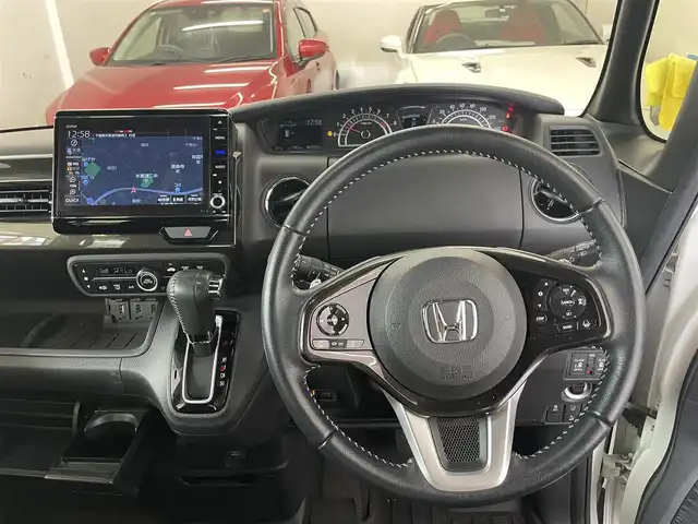ホンダ Ｎ ＢＯＸ 2トン カスタム G L ターボ ホンダセンシング 千葉県 2020(令2)年 6.2万km プラチナホワイトパール ターボ車/ツートンカラー/Honda　SENSING/・衝突軽減ブレーキ/・誤発信抑制機能/・アダプティブクルーズコントロール/・オートハイビーム/・先行車発進お知らせ機能/純正8インチメモリナビ/・フルセグTV/BT/DVD/USB/Apple Car Play/バックカメラ/両側パワースライドア/ハーフレザーシート/シートヒーター/ETC/純正前後ドライブレコーダー/プラズマクラスター技術搭載オートエアコン/純正ブラック塗装＋切削15インチAW/LEDヘッドライト/保証書/取扱説明書/スペアキー/ディーラー整備記録簿