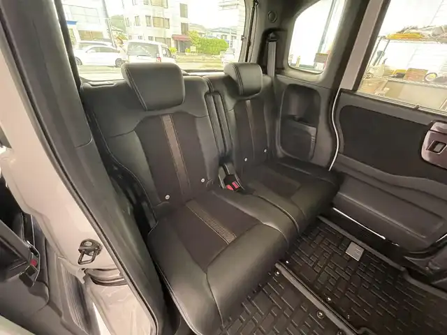 ホンダ Ｎ ＢＯＸ 2トン カスタム G L ターボ ホンダセンシング 千葉県 2020(令2)年 6.2万km プラチナホワイトパール ターボ車/ツートンカラー/Honda　SENSING/・衝突軽減ブレーキ/・誤発信抑制機能/・アダプティブクルーズコントロール/・オートハイビーム/・先行車発進お知らせ機能/純正8インチメモリナビ/・フルセグTV/BT/DVD/USB/Apple Car Play/バックカメラ/両側パワースライドア/ハーフレザーシート/シートヒーター/ETC/純正前後ドライブレコーダー/プラズマクラスター技術搭載オートエアコン/純正ブラック塗装＋切削15インチAW/LEDヘッドライト/保証書/取扱説明書/スペアキー/ディーラー整備記録簿