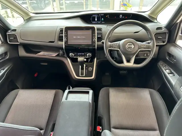 日産 セレナ ハイウェイスター Vセレクション 埼玉県 2017(平29)年 6万km ブリリアントシルバー エマージェンシーブレーキ /純正フリップダウンモニター /純正9インチメモリナビ/　　CD/DVD/BT/フルセグ /バックカメラ /クルーズコントロール /LEDオートライト /純正16インチアルミホイール /ステアリングスイッチ /純正ETC