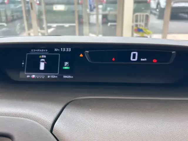 日産 セレナ ハイウェイスター Vセレクション 埼玉県 2017(平29)年 6万km ブリリアントシルバー エマージェンシーブレーキ /純正フリップダウンモニター /純正9インチメモリナビ/　　CD/DVD/BT/フルセグ /バックカメラ /クルーズコントロール /LEDオートライト /純正16インチアルミホイール /ステアリングスイッチ /純正ETC