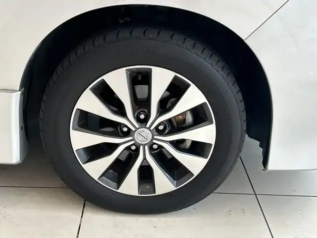 日産 セレナ ハイウェイスター Vセレクション 埼玉県 2017(平29)年 6万km ブリリアントシルバー エマージェンシーブレーキ /純正フリップダウンモニター /純正9インチメモリナビ/　　CD/DVD/BT/フルセグ /バックカメラ /クルーズコントロール /LEDオートライト /純正16インチアルミホイール /ステアリングスイッチ /純正ETC