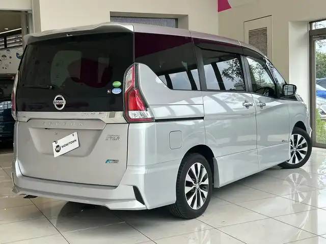 日産 セレナ ハイウェイスター Vセレクション 埼玉県 2017(平29)年 6万km ブリリアントシルバー エマージェンシーブレーキ /純正フリップダウンモニター /純正9インチメモリナビ/　　CD/DVD/BT/フルセグ /バックカメラ /クルーズコントロール /LEDオートライト /純正16インチアルミホイール /ステアリングスイッチ /純正ETC