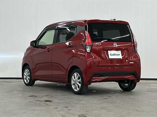 日産 デイズ X 長崎県 2022(令4)年 0.9万km スパークリングレッドM 純正9インチナビ（MM222D-L)/・アラウンドビューモニター/・フルセグテレビ/エマージェンシーブレーキ/・先行車発信告知/・標識認識/・誤発信抑制/・車線逸脱警報/コーナーセンサー/純正前後ドライブレコーダー/ETC/オートハイビーム/ステアリングスイッチ/アイドリングストップ/オートエアコン/スマートキー/プッシュスタート/純正アルミホイール/純正バイザー/電格ウィンカーミラー