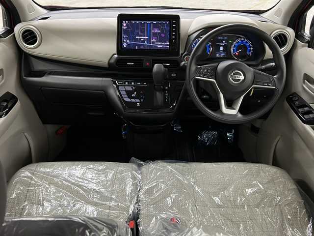 日産 デイズ X 長崎県 2022(令4)年 0.9万km スパークリングレッドM 純正9インチナビ（MM222D-L)/・アラウンドビューモニター/・フルセグテレビ/エマージェンシーブレーキ/・先行車発信告知/・標識認識/・誤発信抑制/・車線逸脱警報/コーナーセンサー/純正前後ドライブレコーダー/ETC/オートハイビーム/ステアリングスイッチ/アイドリングストップ/オートエアコン/スマートキー/プッシュスタート/純正アルミホイール/純正バイザー/電格ウィンカーミラー