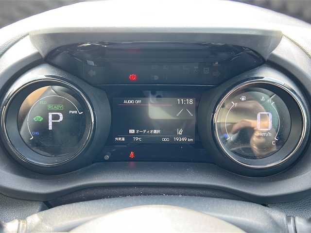 トヨタ ヤリス ハイブリッド Z 茨城県 2020(令2)年 2万km ホワイトパールクリスタルシャイン 純正8インチディスプレイナビ/(BT・USB・ラジオ・フルセグTV)/レーダークルーズコントロール/レーンアシスト/オートハイビーム/衝突軽減ブレーキ/コーナーセンサー/シートヒーター/全方位カメラ/ビルトインETC/ドライブレコーダー前後/オートライト/LEDヘッドライト/純正フロアマット/スマートキー/スペアキー/プッシュスタート/電動格納ウインカーミラー