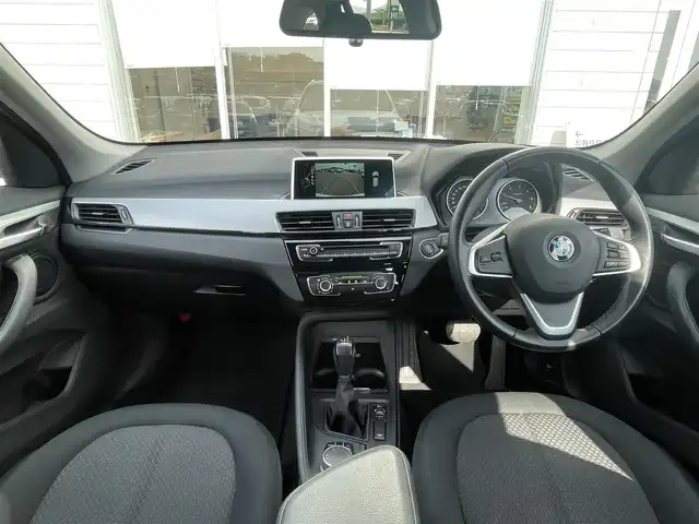 ＢＭＷ Ｘ１ xDrive 18d 宮崎県 2017(平29)年 13.3万km 白 純正ナビゲーション/　AM FM CD DVD /バックカメラ/ETC車載器/クルーズコントロール/電動パーキングブレーキ/LEDヘッドライト/フォグランプ/ウィンカーミラー/電動格納ミラー/プッシュスタート/スマートキー