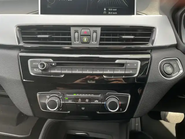 ＢＭＷ Ｘ１ xDrive 18d 宮崎県 2017(平29)年 13.3万km 白 純正ナビゲーション/　AM FM CD DVD /バックカメラ/ETC車載器/クルーズコントロール/電動パーキングブレーキ/LEDヘッドライト/フォグランプ/ウィンカーミラー/電動格納ミラー/プッシュスタート/スマートキー