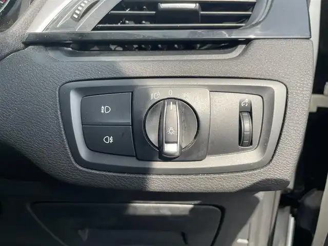 ＢＭＷ Ｘ１ xDrive 18d 宮崎県 2017(平29)年 13.3万km 白 純正ナビゲーション/　AM FM CD DVD /バックカメラ/ETC車載器/クルーズコントロール/電動パーキングブレーキ/LEDヘッドライト/フォグランプ/ウィンカーミラー/電動格納ミラー/プッシュスタート/スマートキー