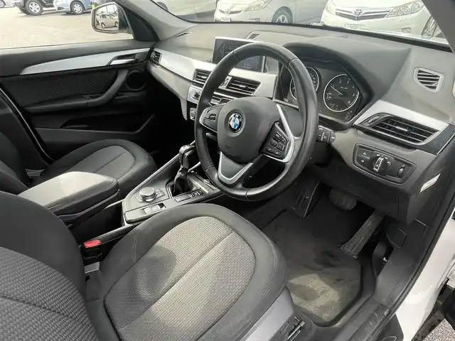 ＢＭＷ Ｘ１ xDrive 18d 宮崎県 2017(平29)年 13.3万km 白 純正ナビゲーション/　AM FM CD DVD /バックカメラ/ETC車載器/クルーズコントロール/電動パーキングブレーキ/LEDヘッドライト/フォグランプ/ウィンカーミラー/電動格納ミラー/プッシュスタート/スマートキー