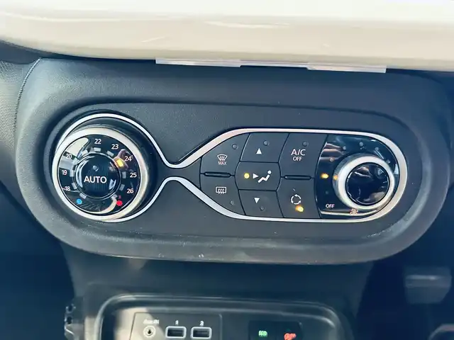 ルノー トゥインゴ インテンス 大阪府 2021(令3)年 3万km ライトブルー 純正ナビ/TV/バックカメラ/applecarplay/USB/AUX/Bluetooth/純正16インチAW/クリアランスソナー/クルーズコントロール/リモコンキー/ハーフ革/シートヒーター/ETC/ドラレコ