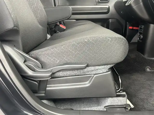 スズキ ワゴンＲ HYBRID FX－S 道央・札幌 2023(令5)年 1.1万km ブルーイッシュブラックパール3 ・４WD/・純正スマホ連動ディスプレイオーディオ/　BT/USB//・全方位カメラ/・デュアルカメラサポートブレーキ/・レーダークルーズコントロール/・レーンキープアシスト/・コーナーセンサー/・HUD/・SOSボタン/・前席シートヒーター/・ステアリングスイッチ/・オートライト/・プッシュスタート/・スマートキー/・純正フロアマット