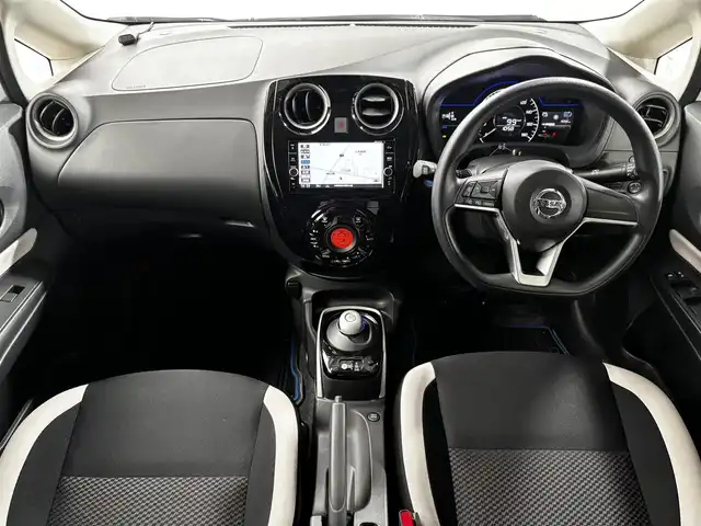 日産 ノート e－パワー X 大阪府 2018(平30)年 0.2万km ブリリアントホワイトパール 純正ナビＴＶ　ＥＴＣ　バックカメラ　全方位カメラ　電動格納ミラー　レーンアシスト　オートライト　オートマチックハイビーム　ＬＥＤヘッドライト　純正アルミホイール　スマートキー　クリアランスソナー