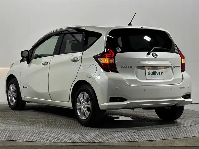 日産 ノート e－パワー X 大阪府 2018(平30)年 0.2万km ブリリアントホワイトパール 純正ナビＴＶ　ＥＴＣ　バックカメラ　全方位カメラ　電動格納ミラー　レーンアシスト　オートライト　オートマチックハイビーム　ＬＥＤヘッドライト　純正アルミホイール　スマートキー　クリアランスソナー