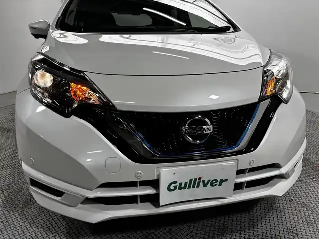 日産 ノート e－パワー X 大阪府 2018(平30)年 0.2万km ブリリアントホワイトパール 純正ナビＴＶ　ＥＴＣ　バックカメラ　全方位カメラ　電動格納ミラー　レーンアシスト　オートライト　オートマチックハイビーム　ＬＥＤヘッドライト　純正アルミホイール　スマートキー　クリアランスソナー