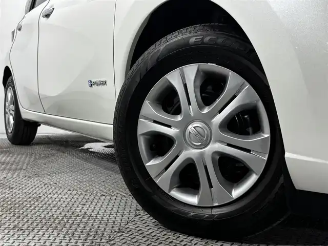 日産 ノート e－パワー X 大阪府 2018(平30)年 0.2万km ブリリアントホワイトパール 純正ナビＴＶ　ＥＴＣ　バックカメラ　全方位カメラ　電動格納ミラー　レーンアシスト　オートライト　オートマチックハイビーム　ＬＥＤヘッドライト　純正アルミホイール　スマートキー　クリアランスソナー
