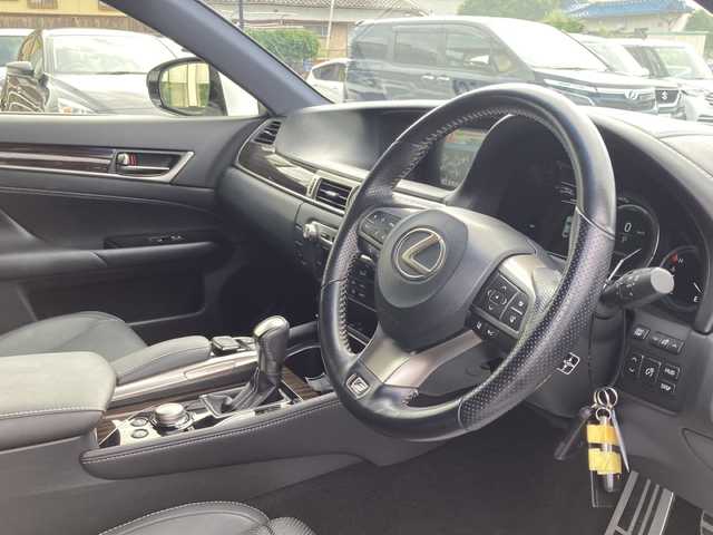 レクサス ＧＳ 300h Fスポーツ 岐阜県 2016(平28)年 10.5万km ホワイトノーヴァガラスフレーク 登録時走行距離104316km/純正ナビ/フルセグテレビ/バックカメラ/Blue tooth・CD・AUX・SDミュージックサーバー/ビルトインETC2.0/レクサスセーフティシステム/プリクラッシュセーフティ/ブラインドスポットモニター/レーダークルーズコントロール/コーナーセンサー前後/ドライブレコーダー前後/レーンキープアシスト/横滑り防止装置/LEDヘッドライト/オートマチックハイビーム/オートライト/SRSエアバッグシステム運転席・助手席+サイド/カーテンエアバッグ/フルエアロ/レザーシート/パワーシート前席/シートヒーター前席/エアシート前席/純正フロアマット/フルフラットシート/純正19アルミホイール/プッシュスタート/スマートキー/スペアキー1本/MTモード付AT